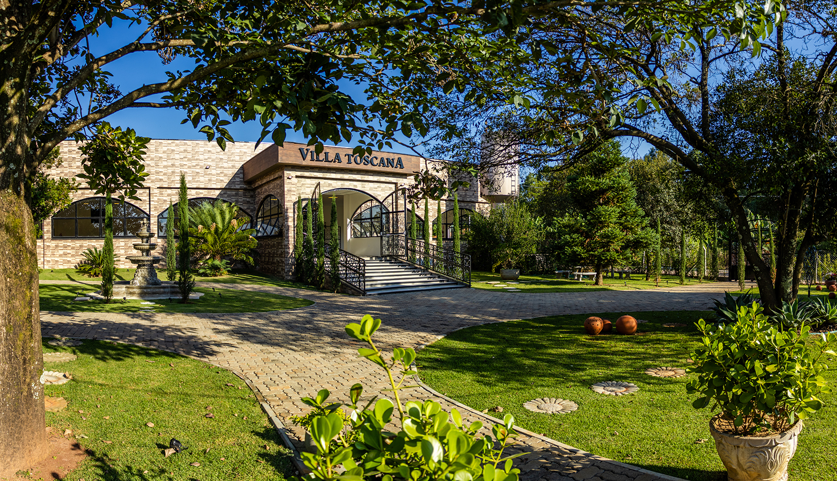 Fachada Villa Toscana